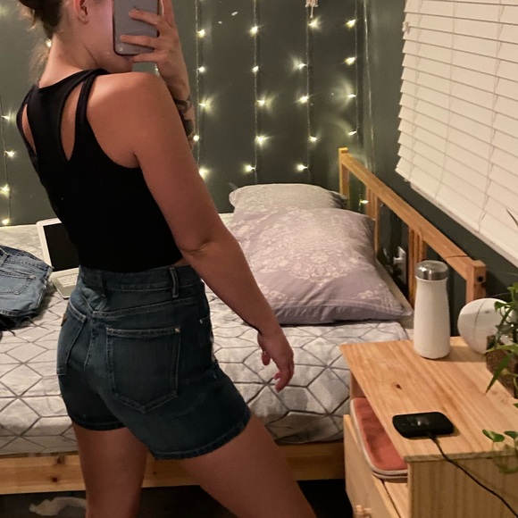 Guess Shorts - Picture 6 of 6